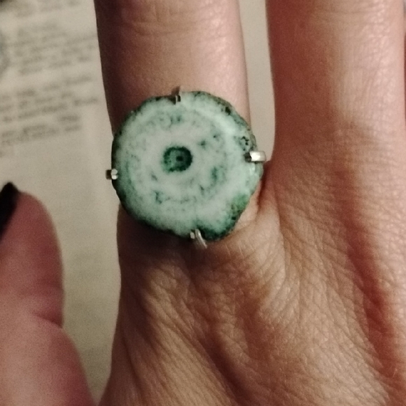 Green Solar QuartzvStone Ring Size 8 - Picture 1 of 3